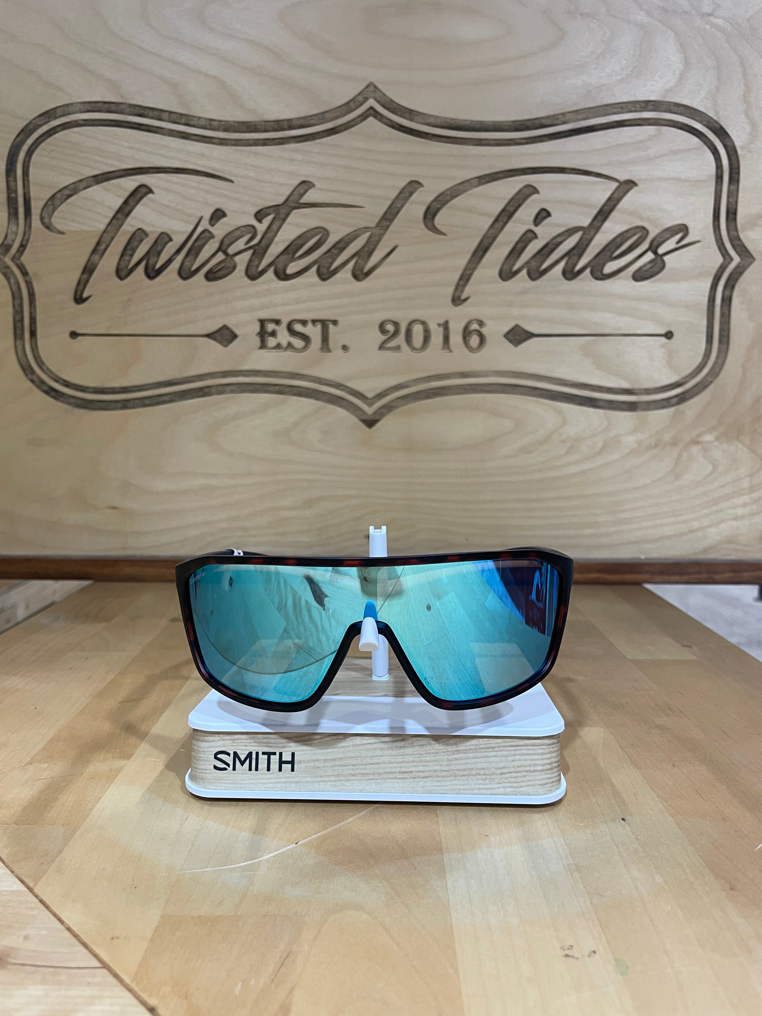 ムーンページ SMITH SUNGLASSES BOOMTOWN w/ CHROMAPOP POLARIZED LENSES – Twisted